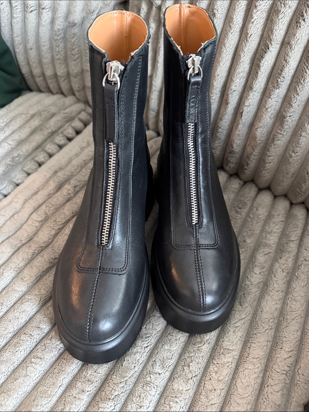Steve Madden Black Front-Zip Leather Ankle Boots - Women